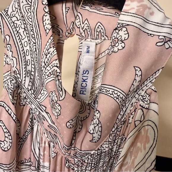 Ricki's Blush and Cream Paisley High Neckline Blouse | Turtle Neck Elegant Top - Picture 3 of 4